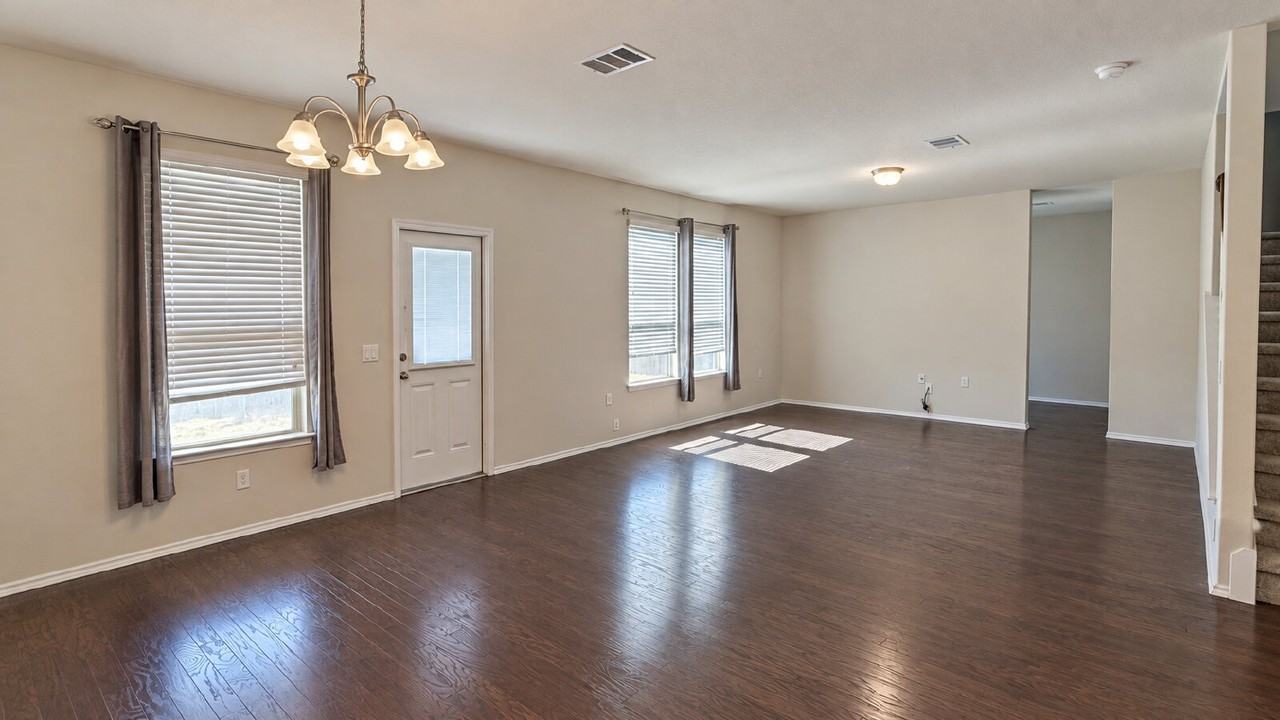 7001 Longford Trl - Photo 5 of 21