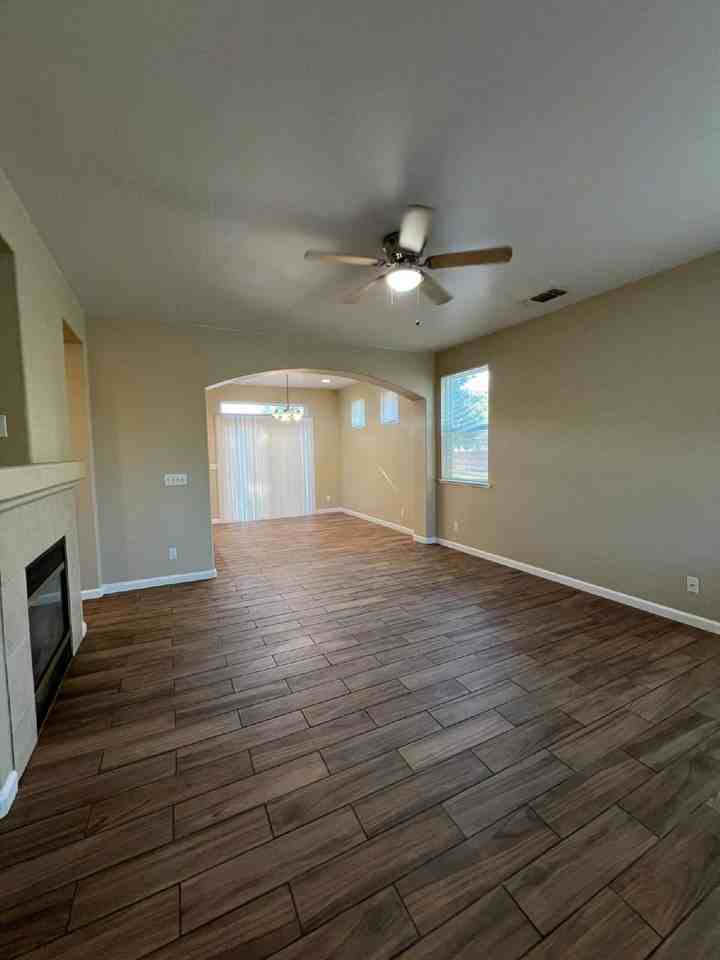 401 Azalea Ct - Photo 2 of 21