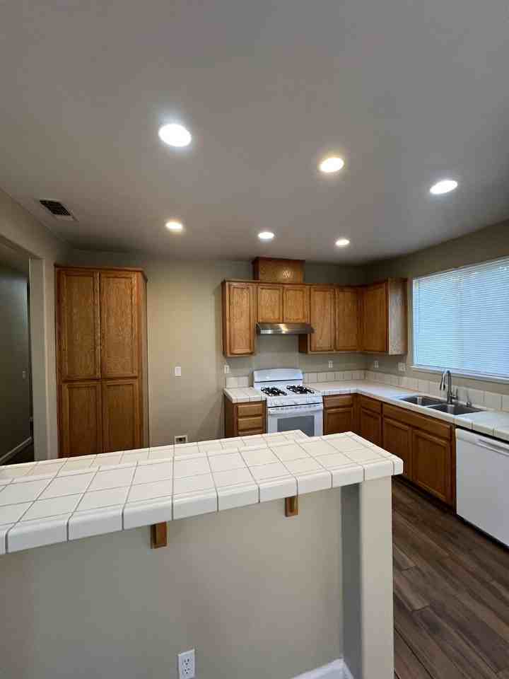 401 Azalea Ct - Photo 4 of 21