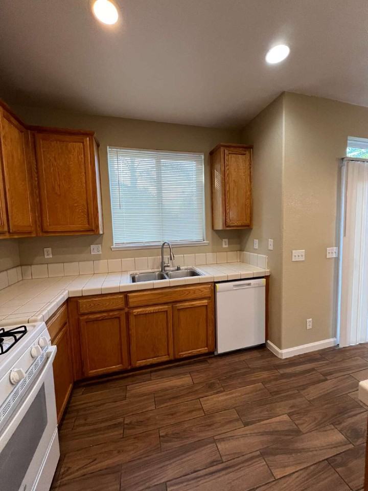 401 Azalea Ct - Photo 5 of 21