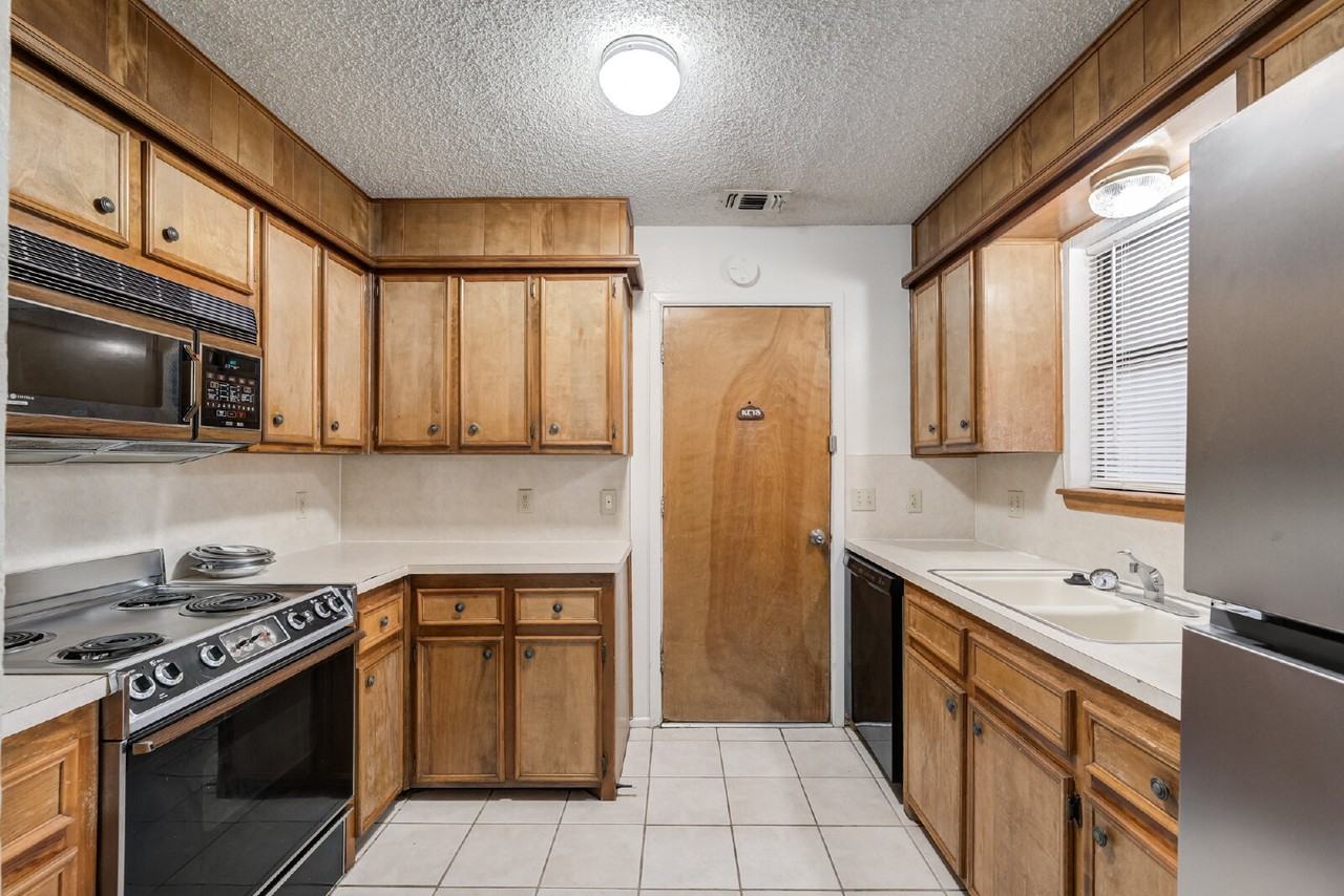 1317 80th St - Photo 4 of 29