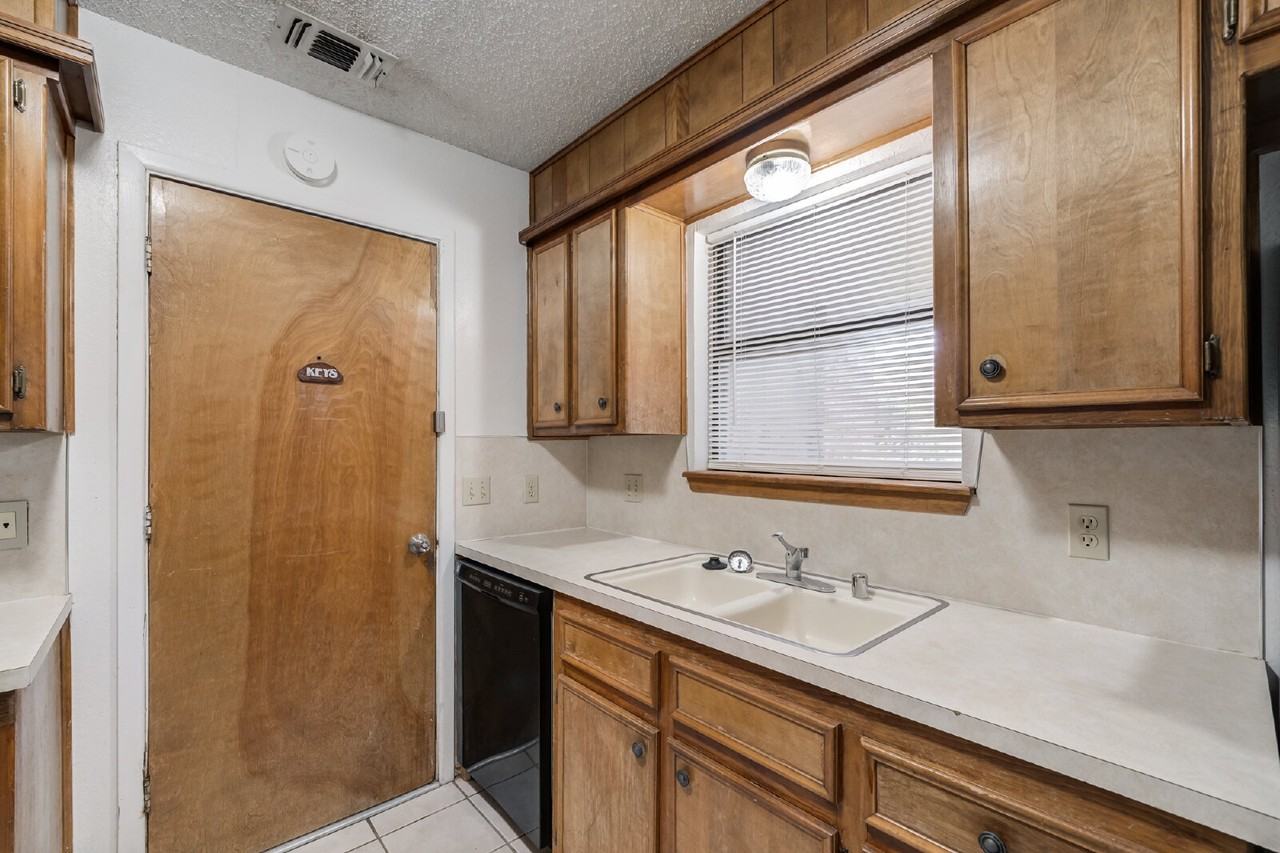 1317 80th St - Photo 6 of 29