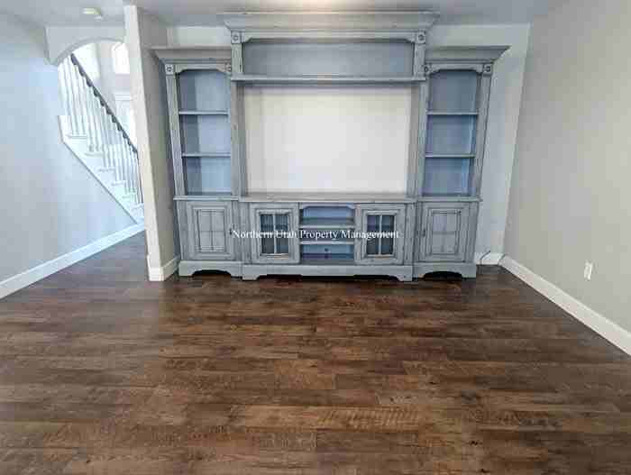 6039 S 1200 E - Photo 3 of 29