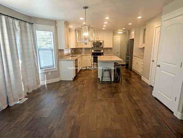 6039 S 1200 E - Photo 5 of 29