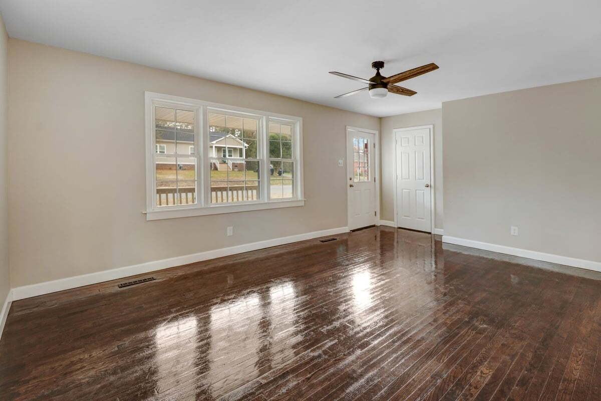 909 Prince Ave - Photo 4 of 18