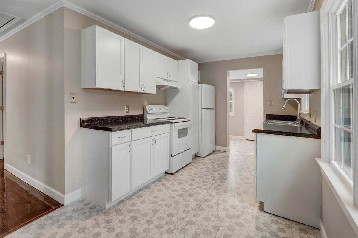 909 Prince Ave - Photo 7 of 18