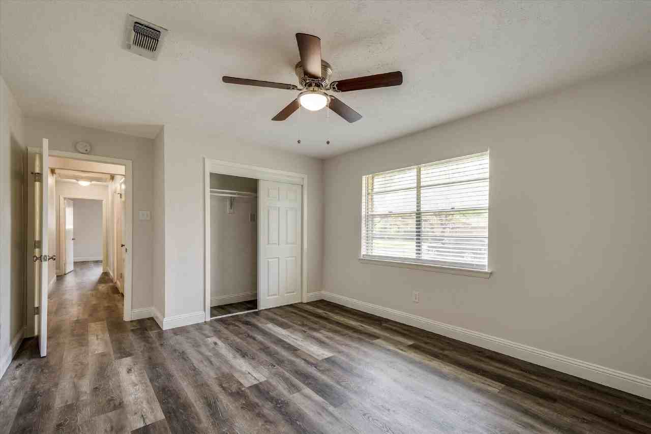 801 Poinsettia Dr - Photo 5 of 17
