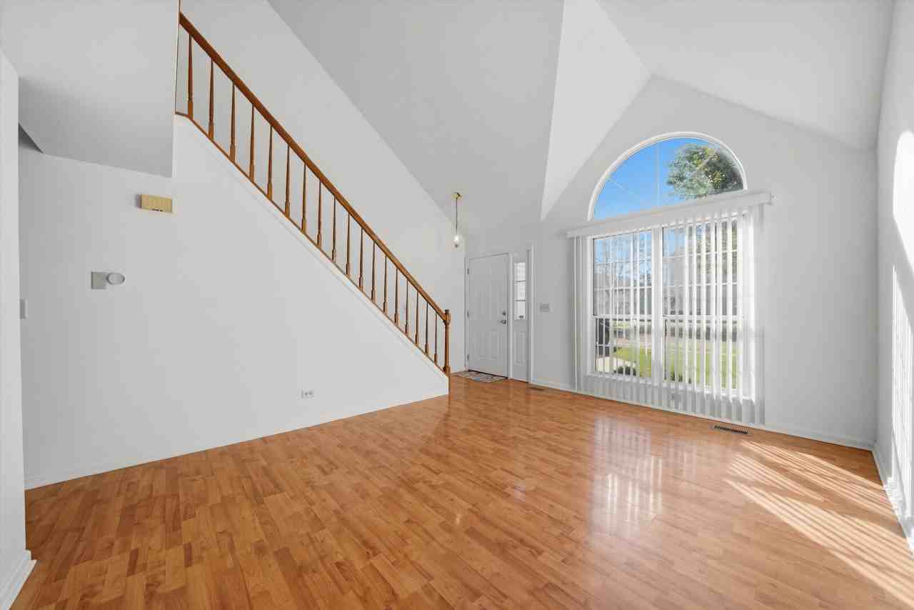 182 Wellington Cir - Photo 4 of 25