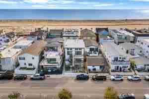 featured image of 913 W Balboa Blvd #A