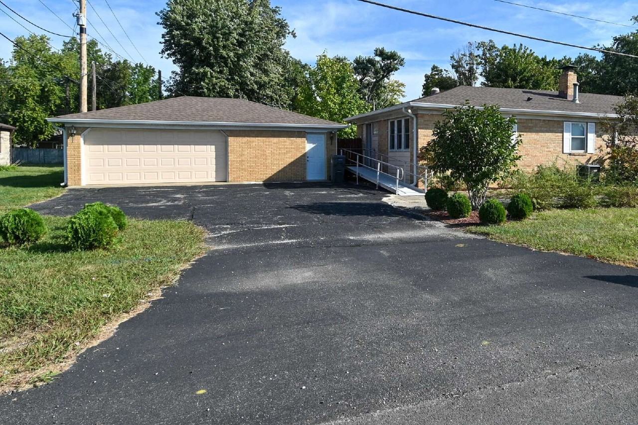 1022 E Banta Rd - Photo 6 of 50