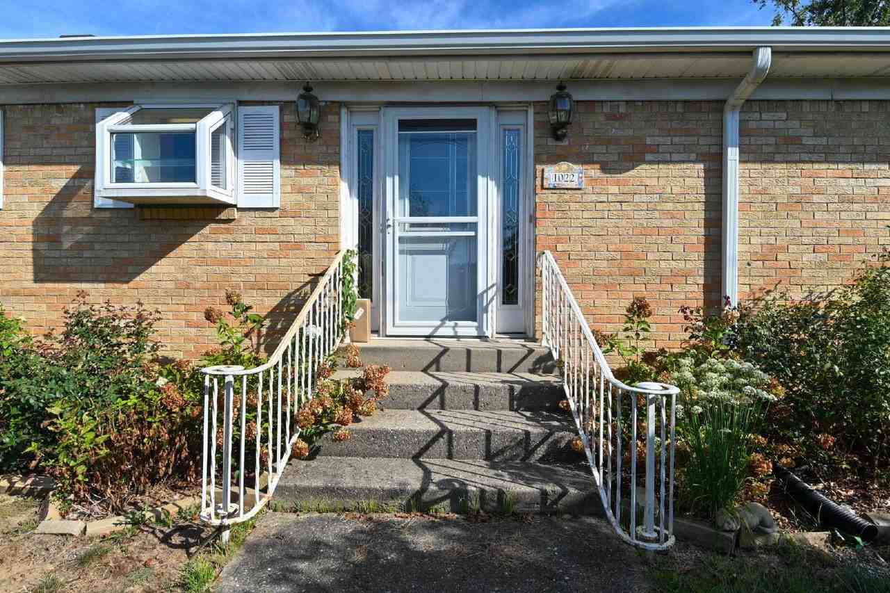 1022 E Banta Rd - Photo 7 of 50