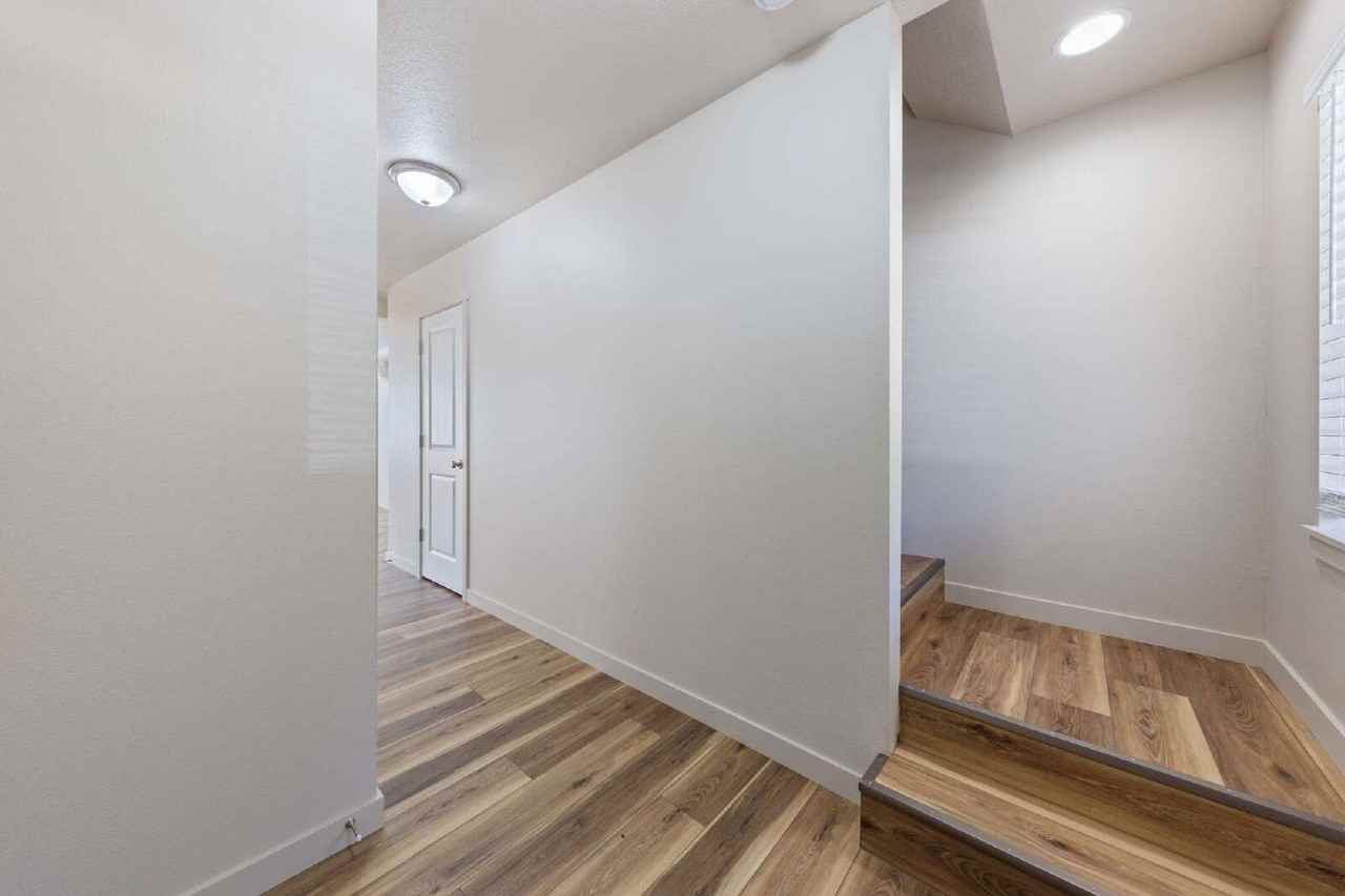 1016 Nw Highlands Loop - Photo 4 of 36