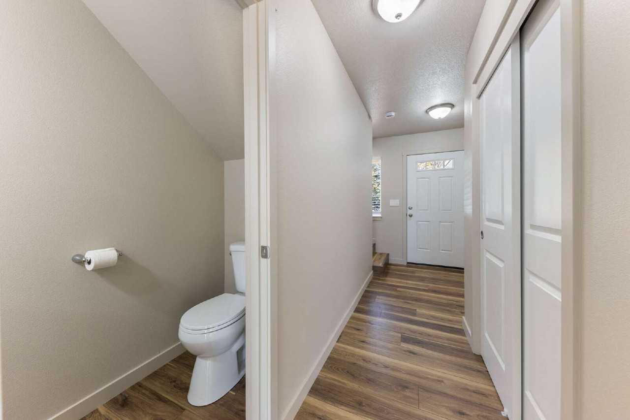 1016 Nw Highlands Loop - Photo 6 of 36