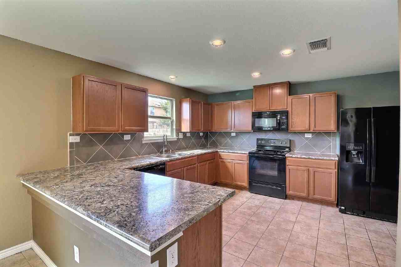 9639 Pleasanton Pl - Photo 6 of 18