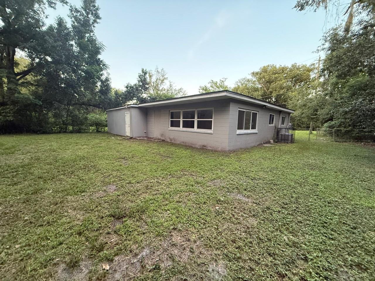 10634 Wake Forest Ave - Photo 2 of 35