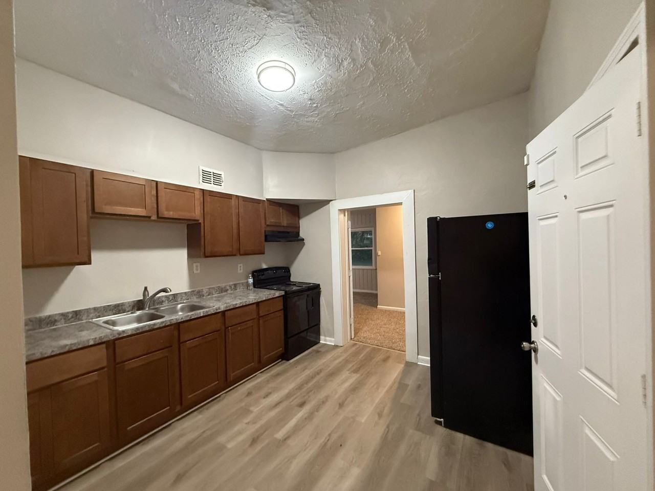 10634 Wake Forest Ave - Photo 5 of 35