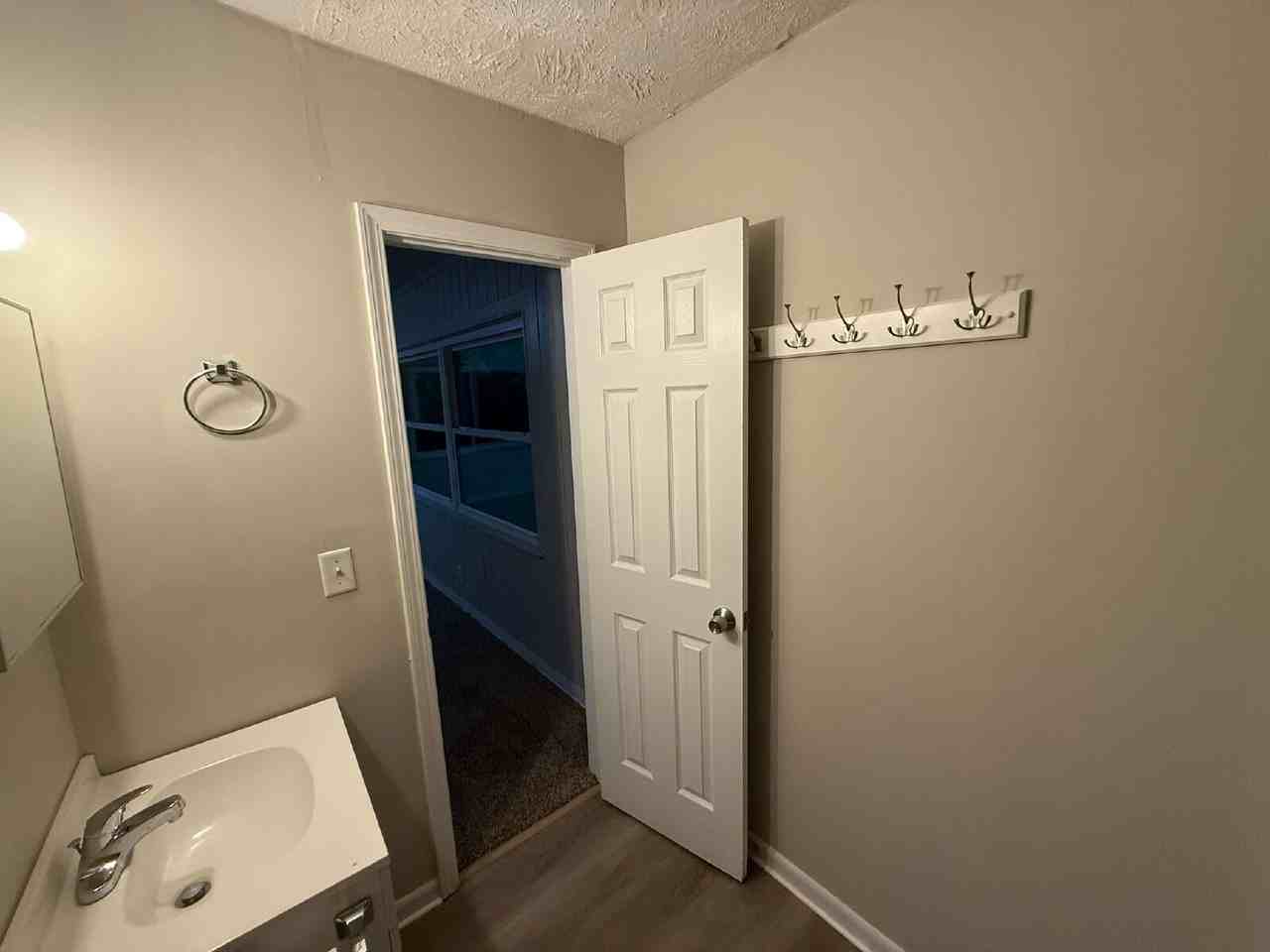 10634 Wake Forest Ave - Photo 6 of 35