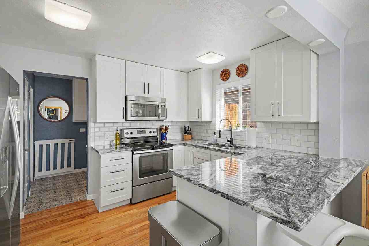 3650 Jasmine St - Photo 7 of 20