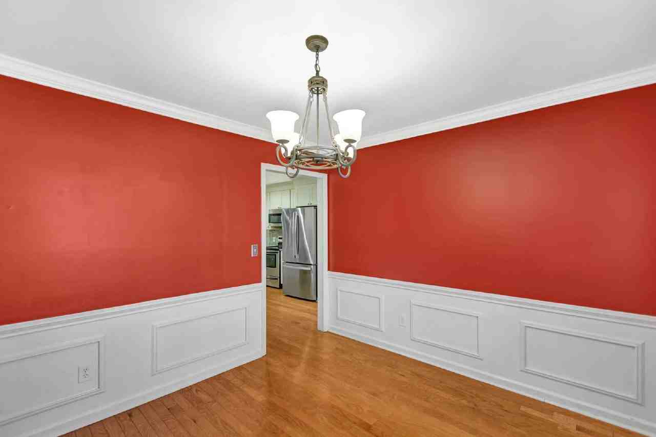 1561 Glen Erin Dr - Photo 3 of 37