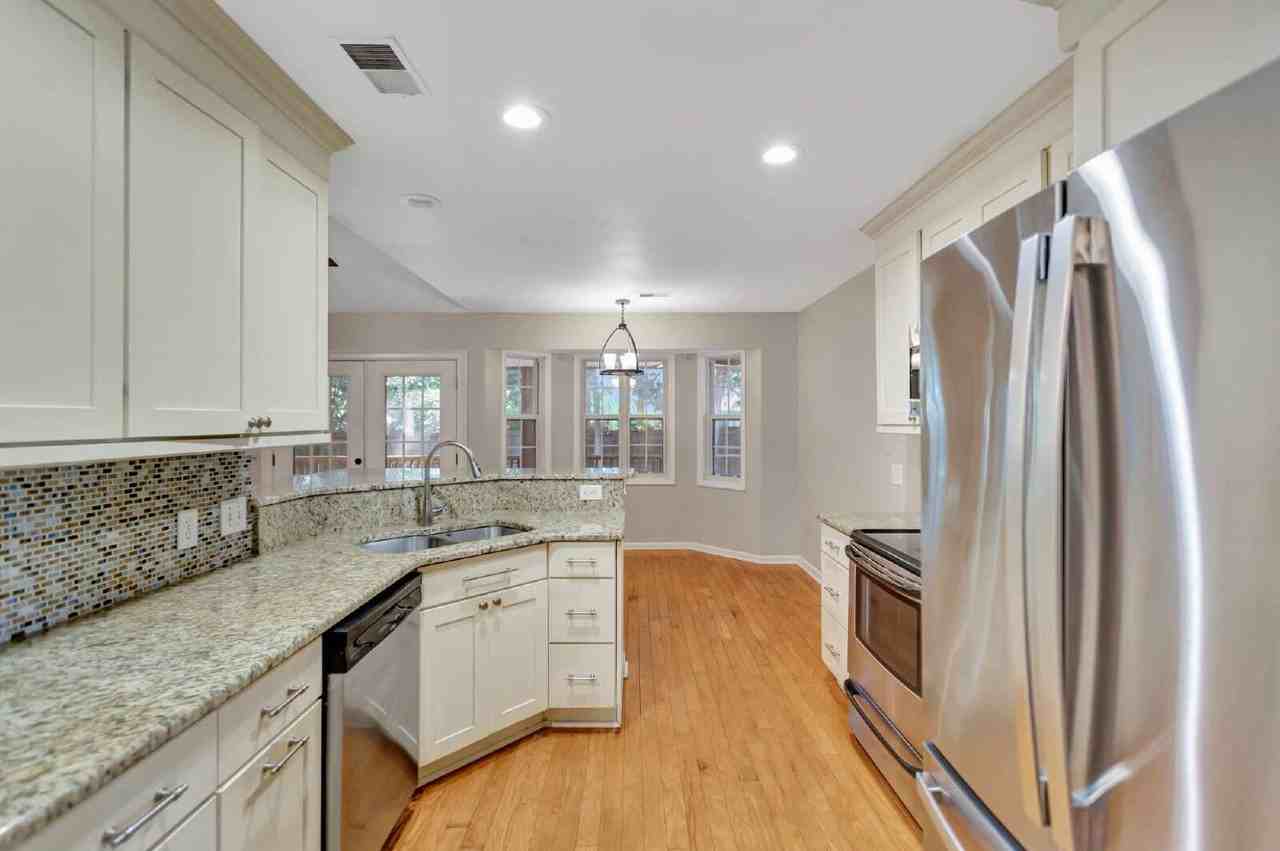 1561 Glen Erin Dr - Photo 7 of 37