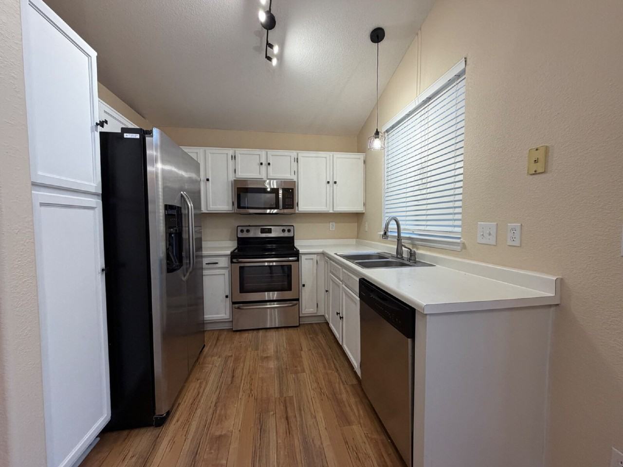 8708 Greengrass Way - Photo 4 of 15