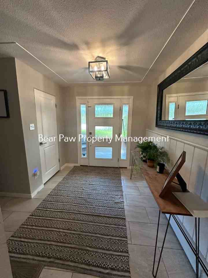 1450 Kingsbury Ct - Photo 4 of 21
