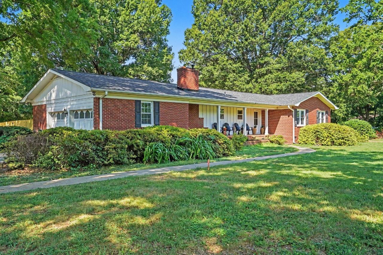 12620 Idlewild Rd - Photo 2 of 29