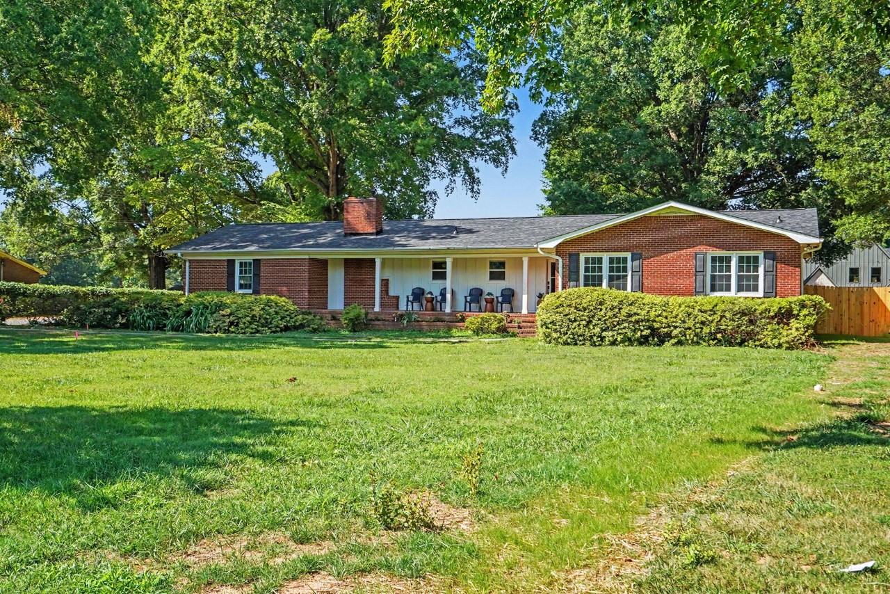 12620 Idlewild Rd - Photo 3 of 29