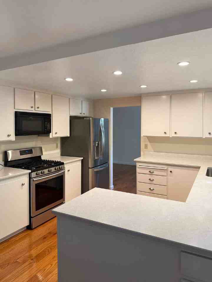 482 York Ct - Photo 3 of 31