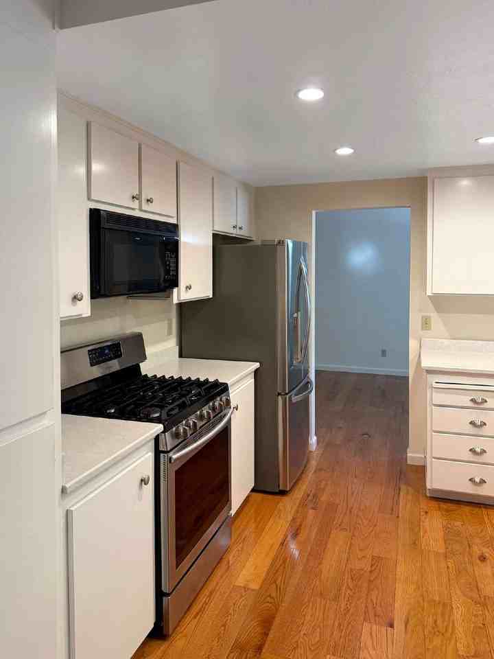 482 York Ct - Photo 5 of 31
