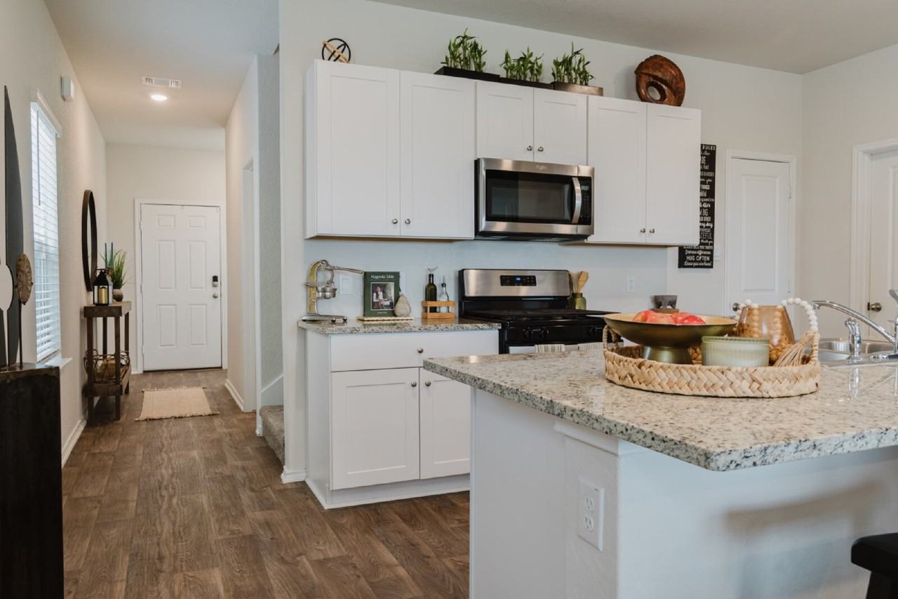 10514 Neversink Blvd - Photo 2 of 17