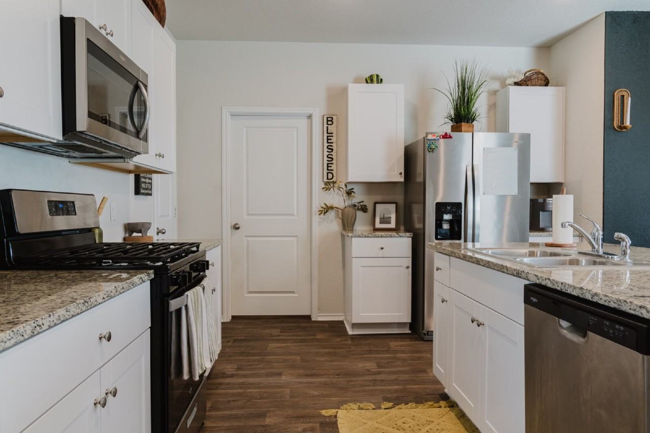 10514 Neversink Blvd - Photo 4 of 17