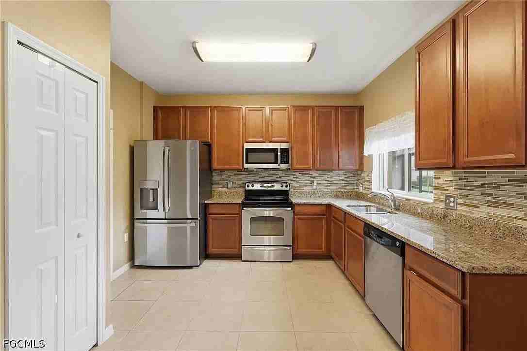 3818 Clearbrook Ln - Photo 5 of 38
