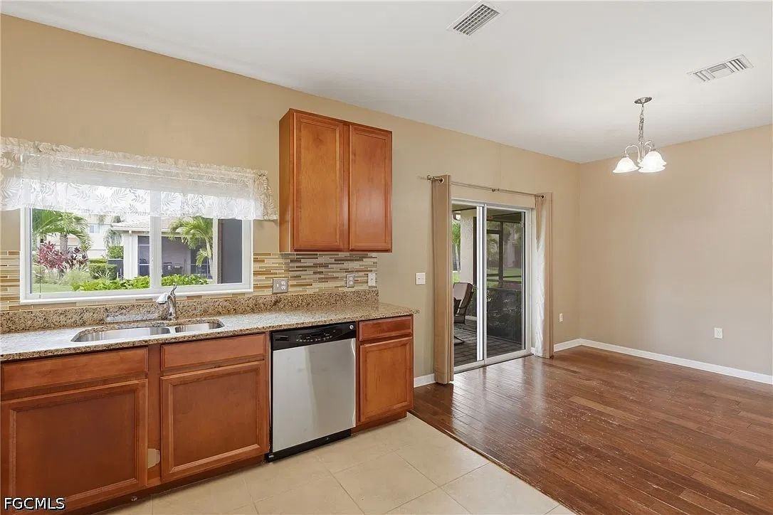 3818 Clearbrook Ln - Photo 6 of 38