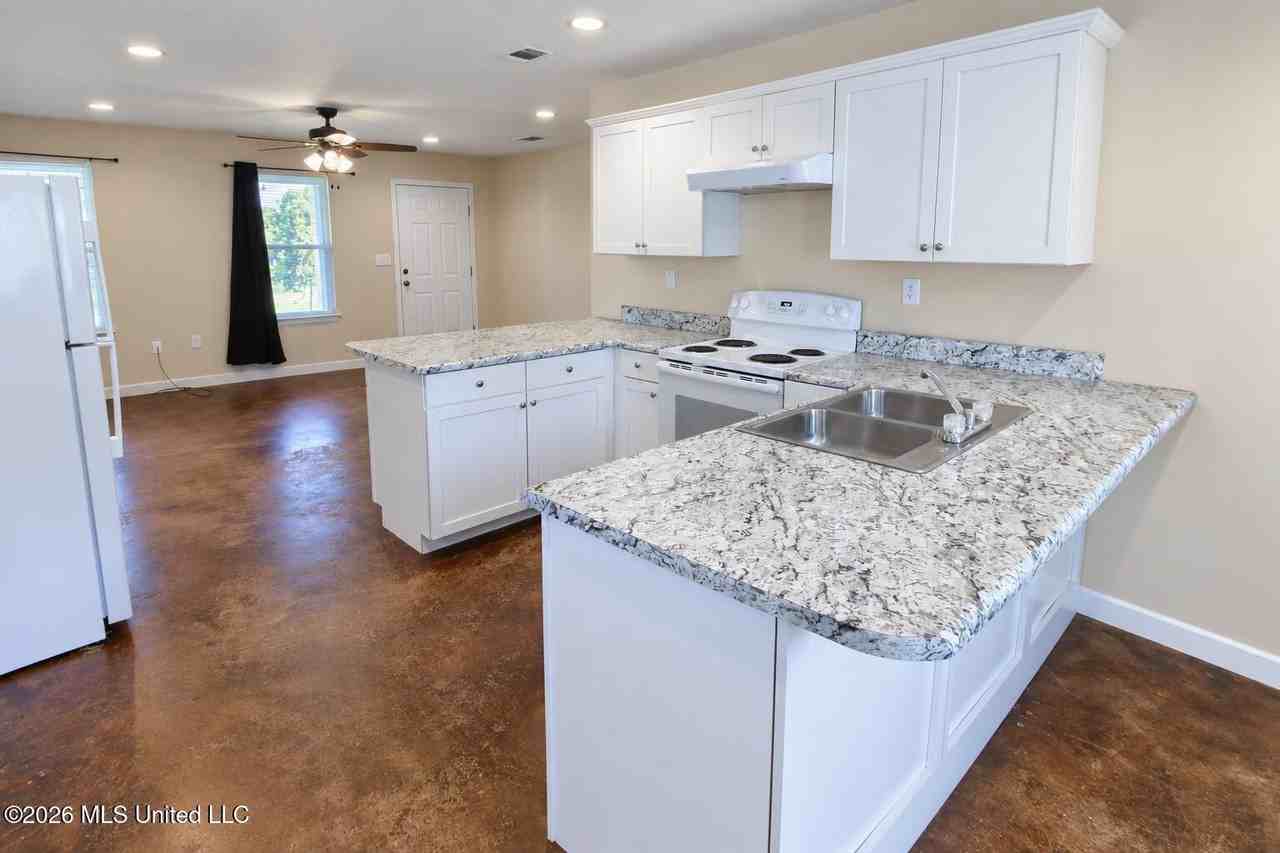 50 Plum St - Photo 4 of 15