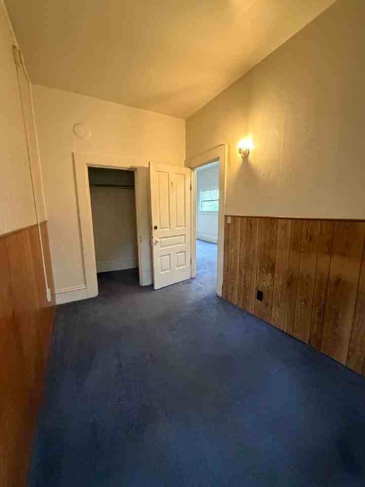 211 Fulton St - Photo 4 of 13