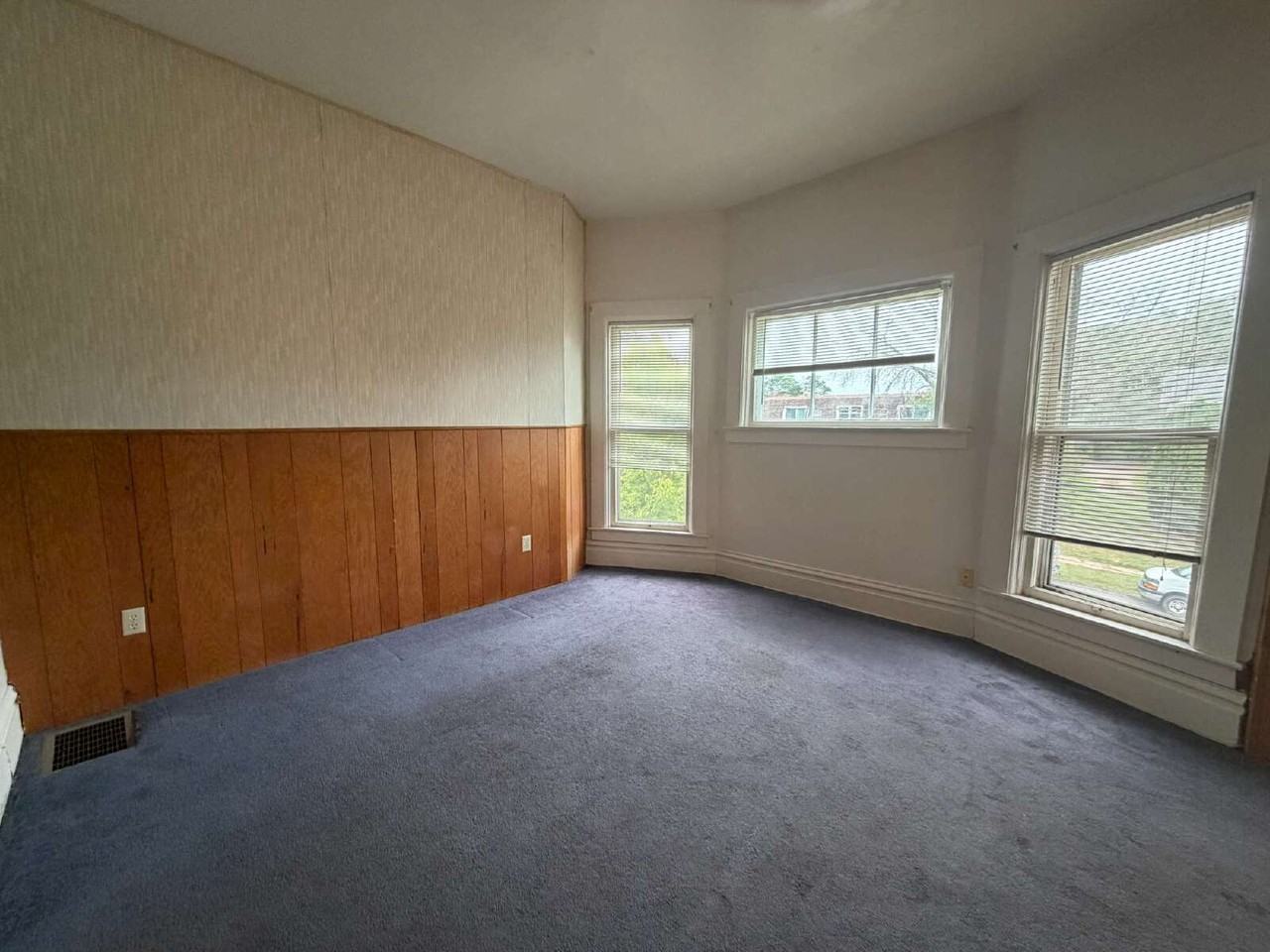 211 Fulton St - Photo 6 of 13