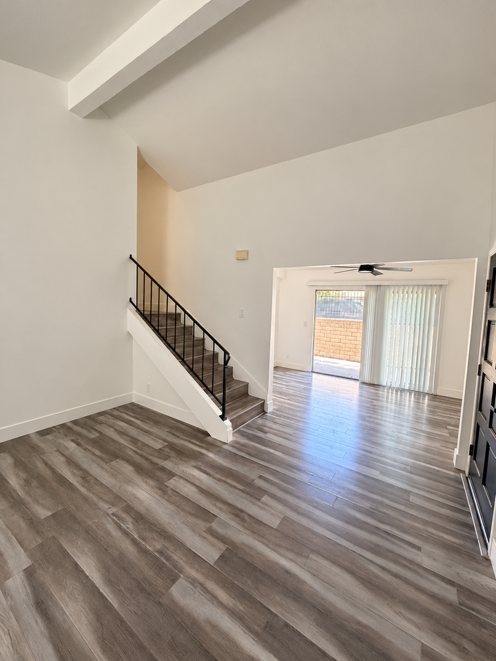 1915 S Mountain Ave #3 - Photo 2 of 4