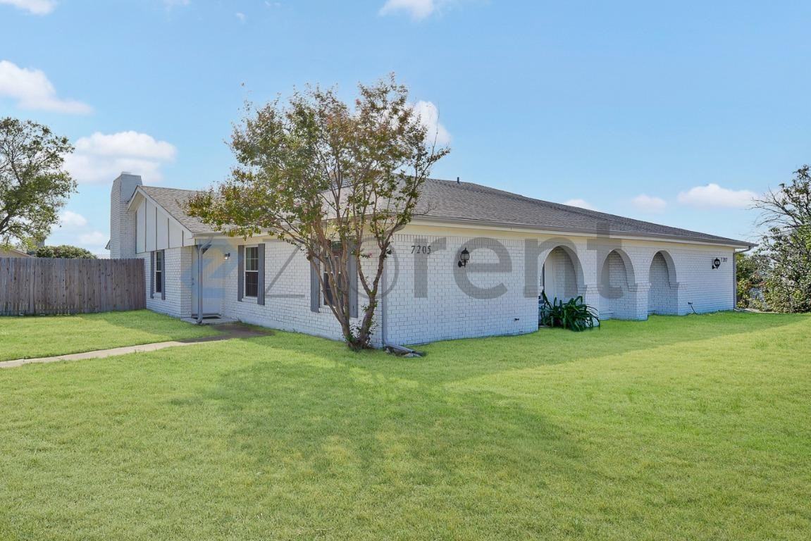 7205 Lake Country Dr - Photo 2 of 26