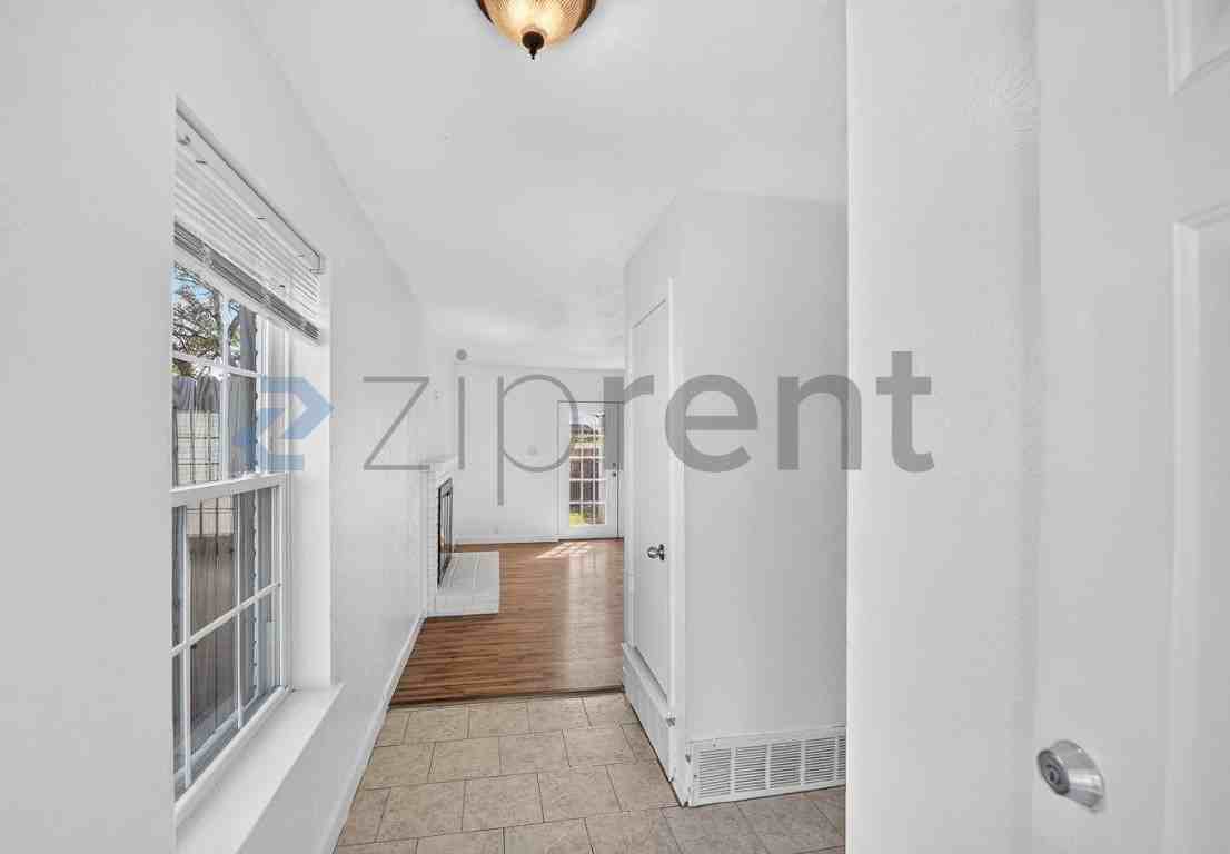 7205 Lake Country Dr - Photo 5 of 26