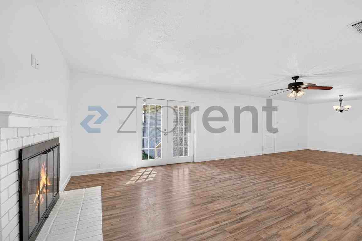 7205 Lake Country Dr - Photo 6 of 26