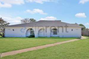 featured image of 7207 Lake Country Dr
