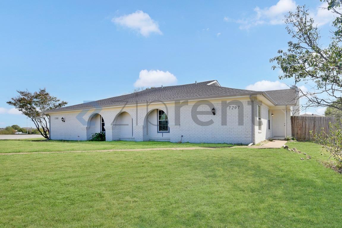 7207 Lake Country Dr - Photo 2 of 27