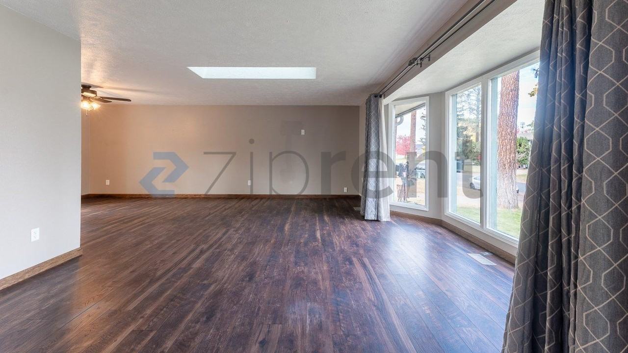 8621 N Pamela St - Photo 4 of 38
