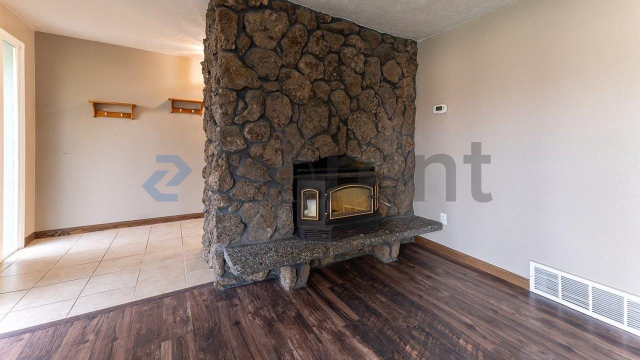8621 N Pamela St - Photo 7 of 38