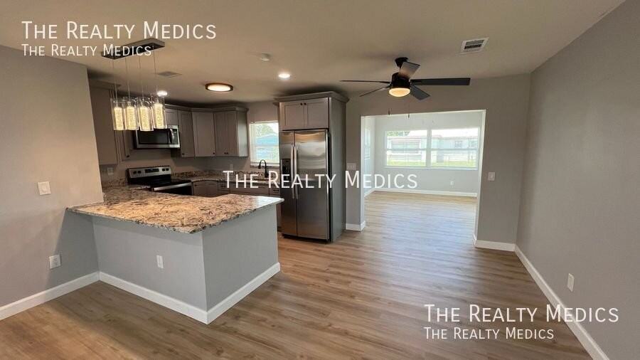 916 Juniper Ln - Photo 4 of 32