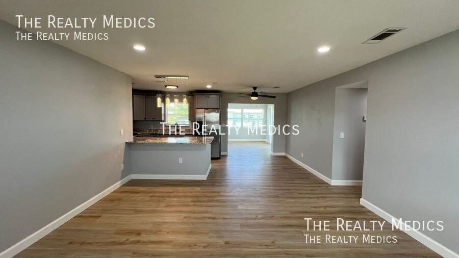 916 Juniper Ln - Photo 5 of 32