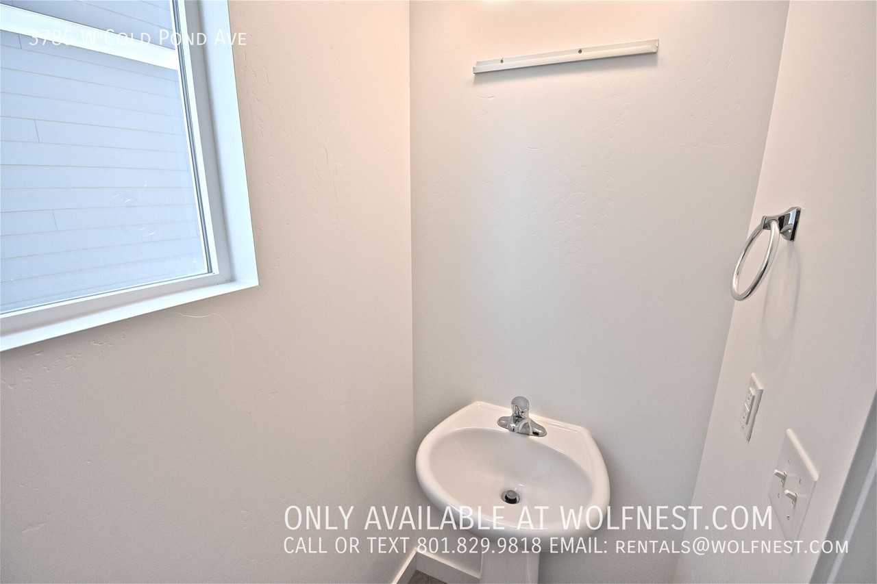 3785 W Cold Pond Ave - Photo 4 of 48