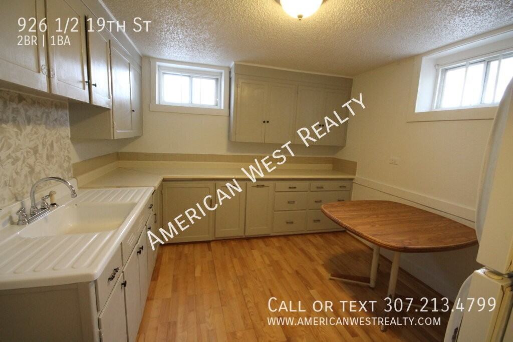 926 1/2 19th St - Photo 2 of 7