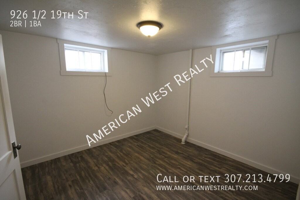 926 1/2 19th St - Photo 4 of 7